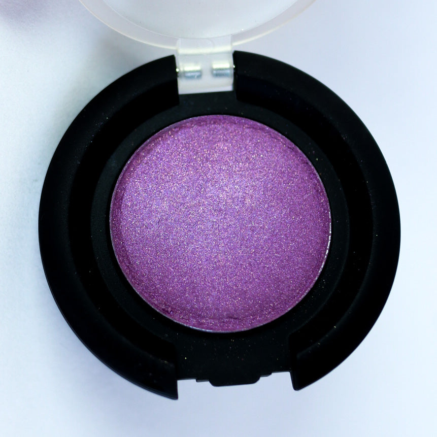 Compact mineral shadow